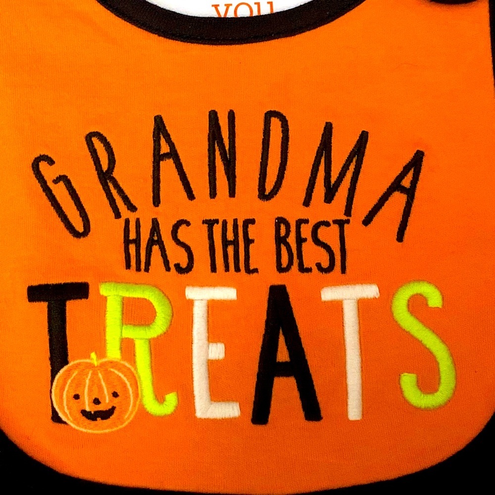Grandma has the Best Treats Halloween Bib NWT - Picture 3 of 7